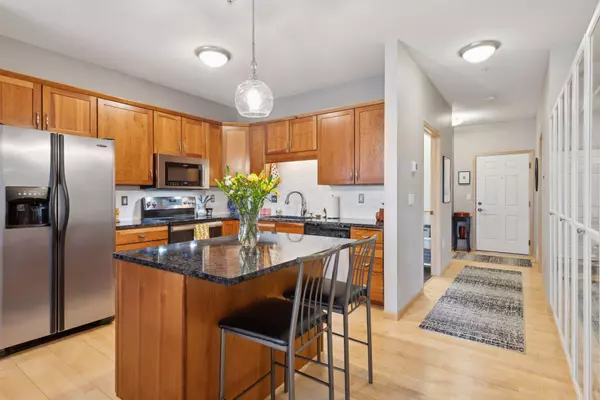 Minneapolis, MN 55403,301 Oak Grove ST #206