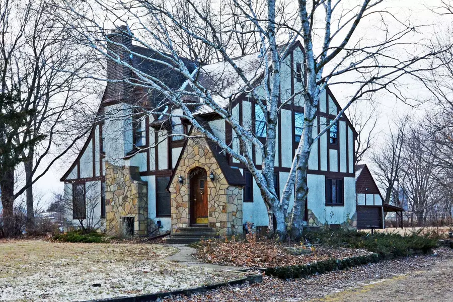 274 S Maple AVE, Le Center, MN 56057