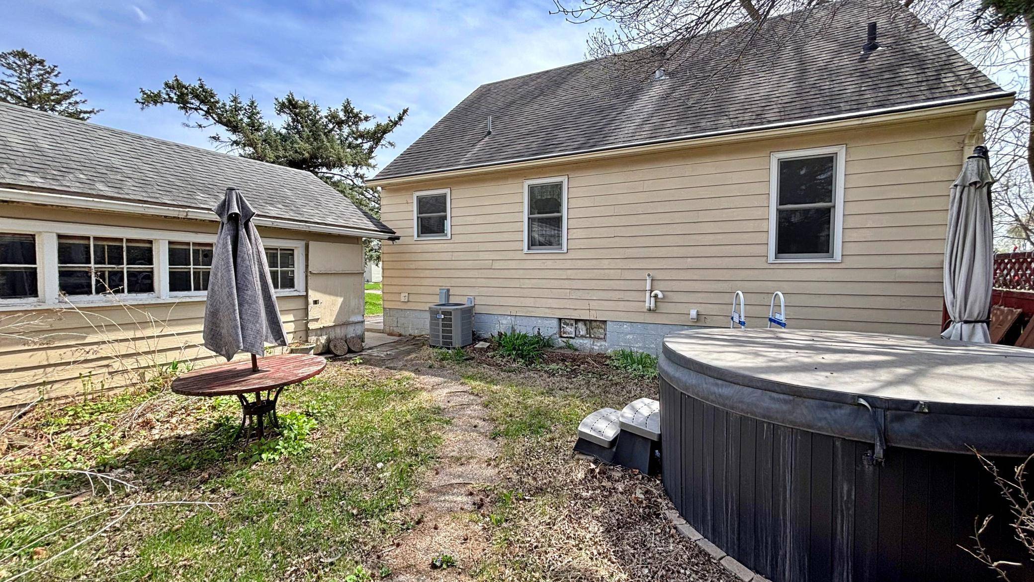 Lake Crystal, MN 56055,431 W Humphrey ST