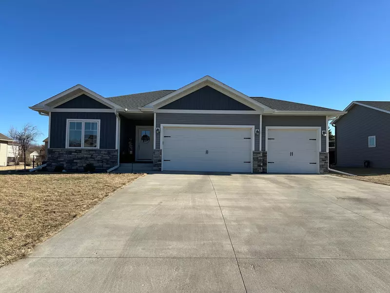 2144 Harbour Oak DR SE, Owatonna, MN 55060