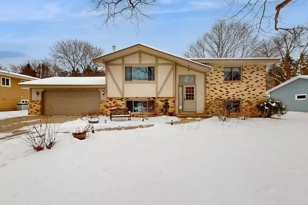8465 Sunnyside RD, Mounds View, MN 55112