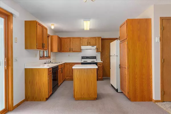 Glenwood City, WI 54013,201-203 L J EST