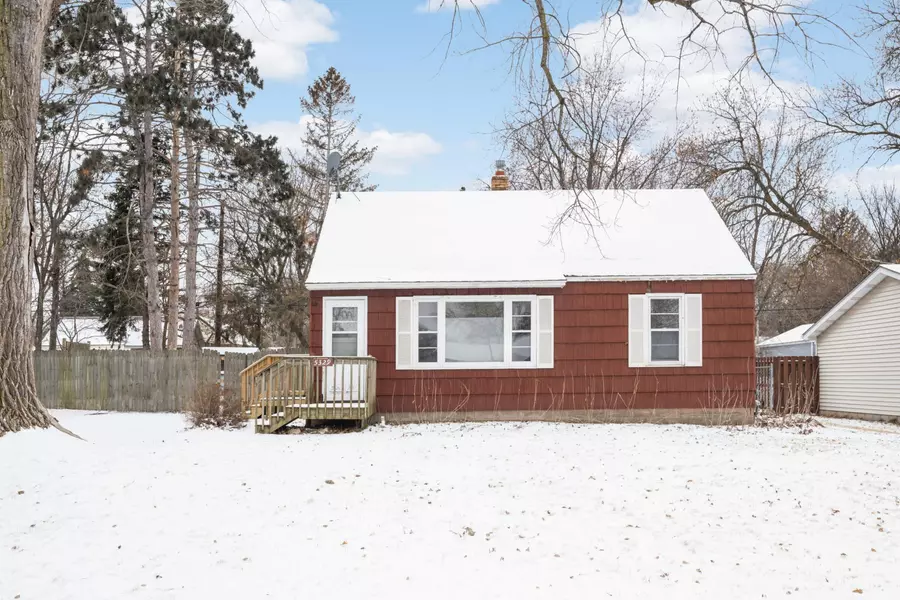 5329 Raymond AVE, Mounds View, MN 55112