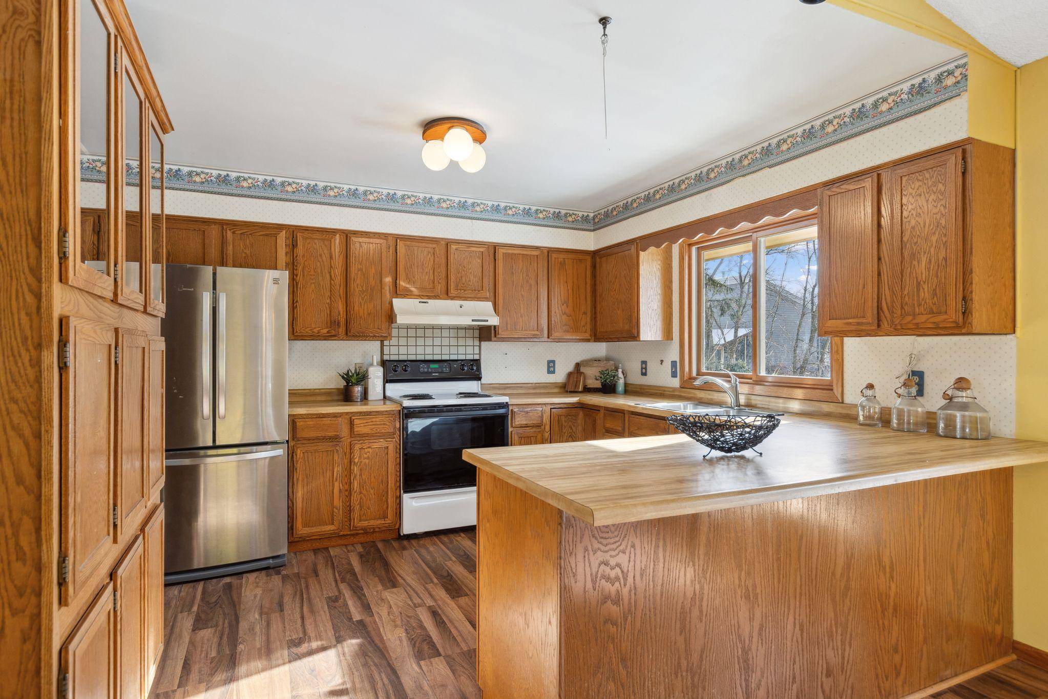 3976 Woodview DR, Vadnais Heights, MN 55127