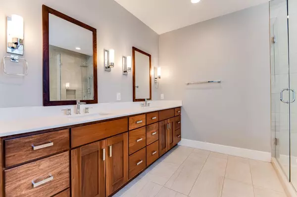 Minneapolis, MN 55416,2622 W Lake ST #702