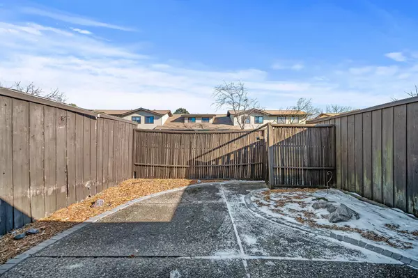 1740 Mcknight RD N #27 Maplewood, MN 55109