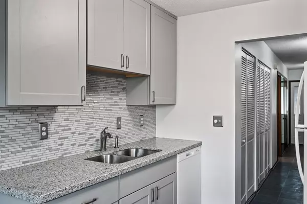 1740 Mcknight RD N #27 Maplewood, MN 55109