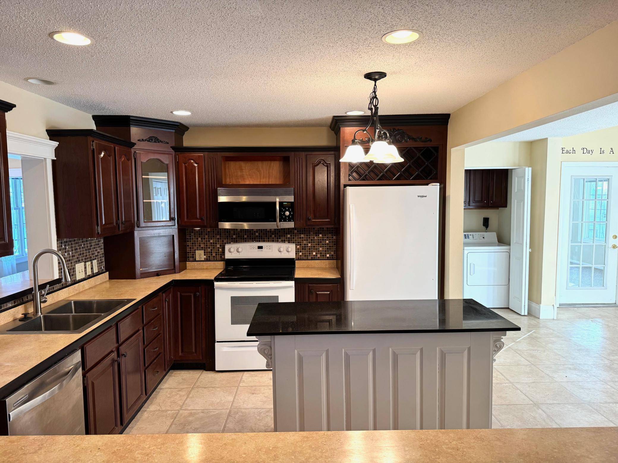 Roseau, MN 56751,315 3rd AVE NE