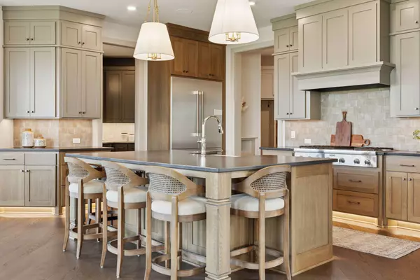 Medina, MN 55340,1988 Leaping Deer CIR