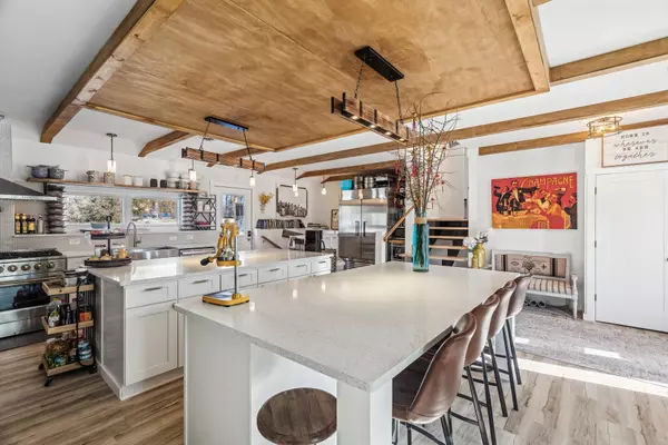 Wayzata, MN 55391,201 Townes LN