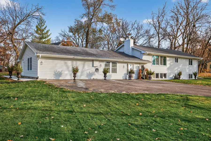 201 Townes LN, Wayzata, MN 55391