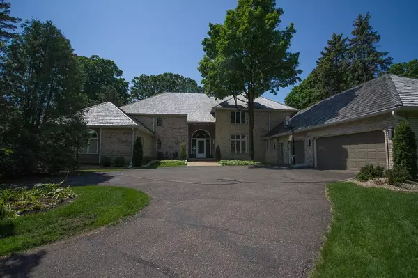 Wayzata, MN 55391,972 E Shady LN