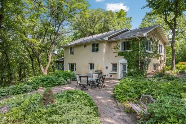 Eden Prairie, MN 55347,9551 Riverview RD