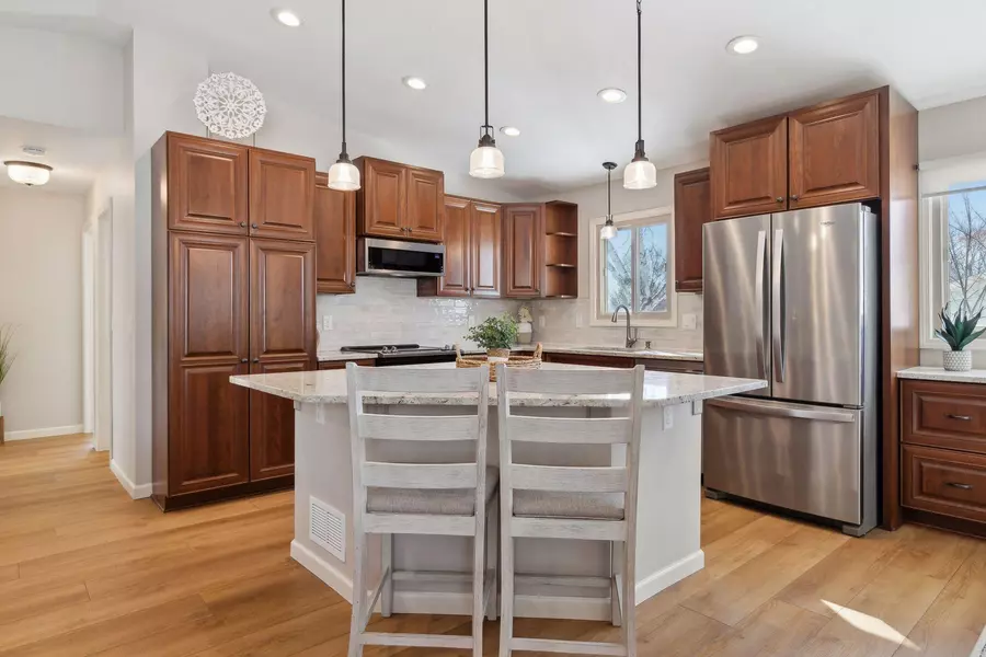 1408 Valley View RD, Chaska, MN 55318