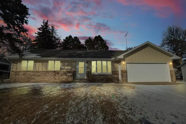 1502 Windsor PL, Faribault, MN 55021