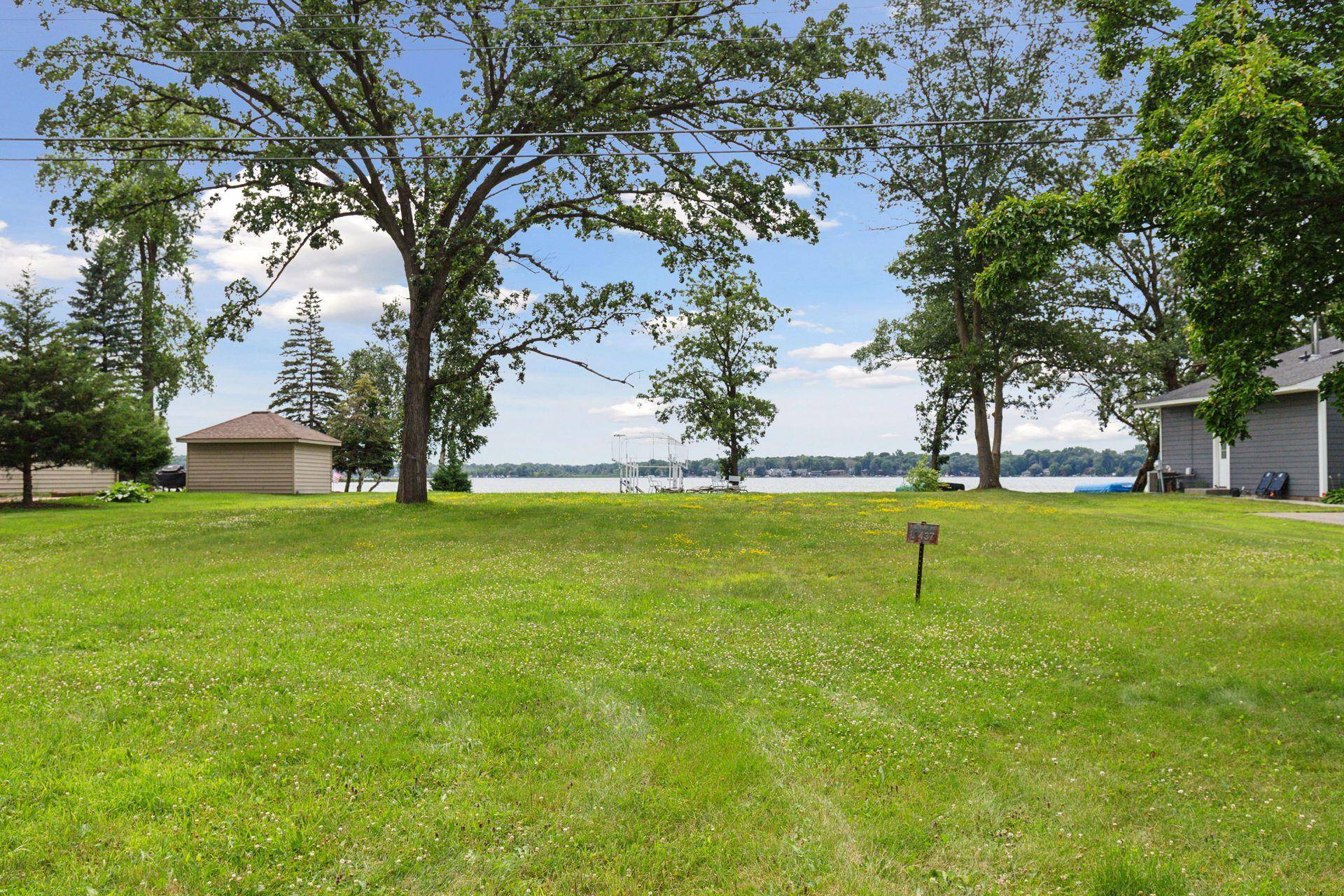 9127 N Shore TRL N, Forest Lake, MN 55025