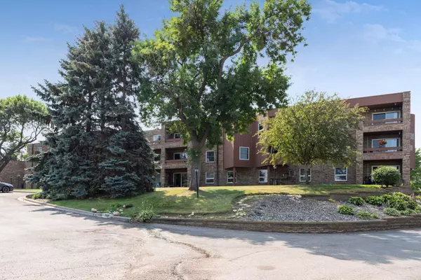 Roseville, MN 55113,2240 Midland Grove RD #306