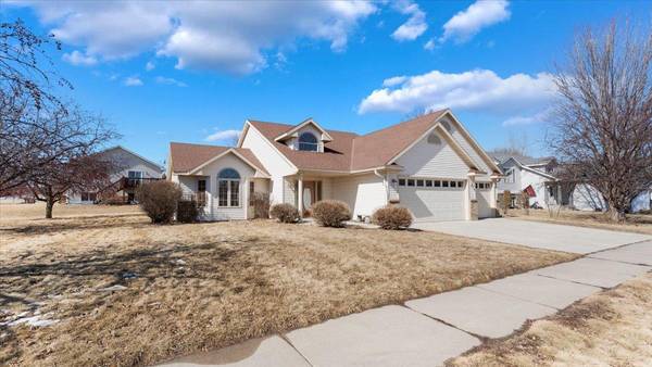 1001 Garden Brook DR, Sauk Rapids, MN 56379