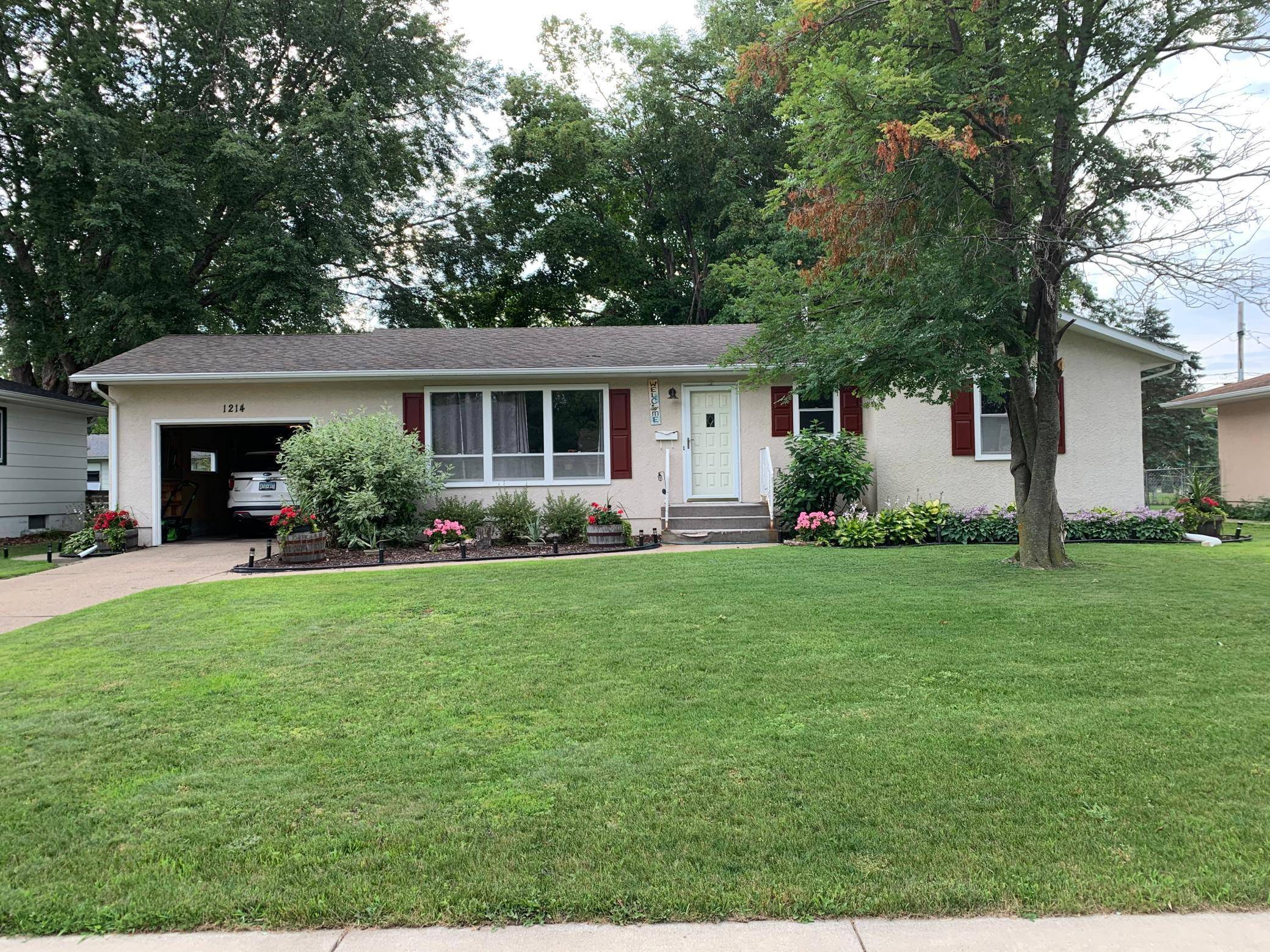 Brainerd, MN 56401,1214 10th AVE NE