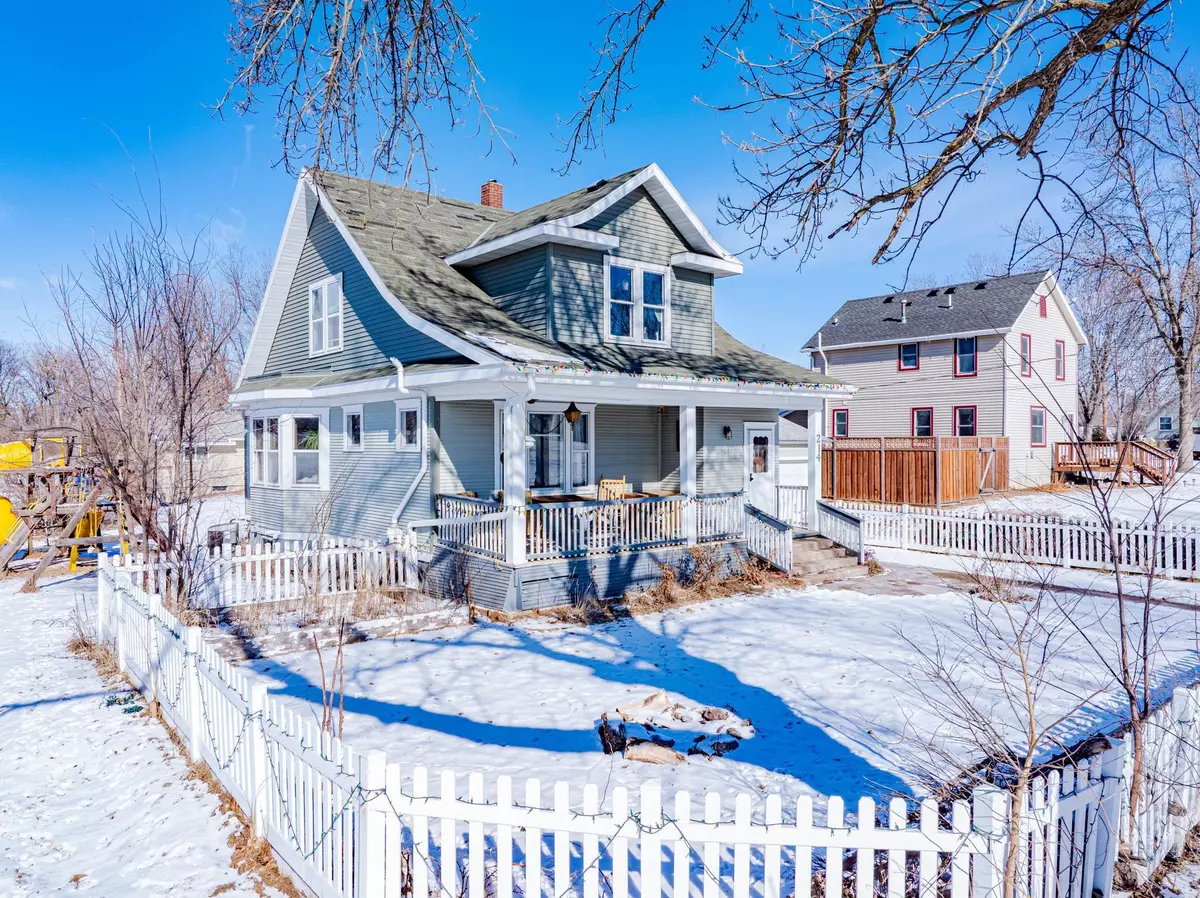 Cologne, MN 55322,214 Playhouse ST W