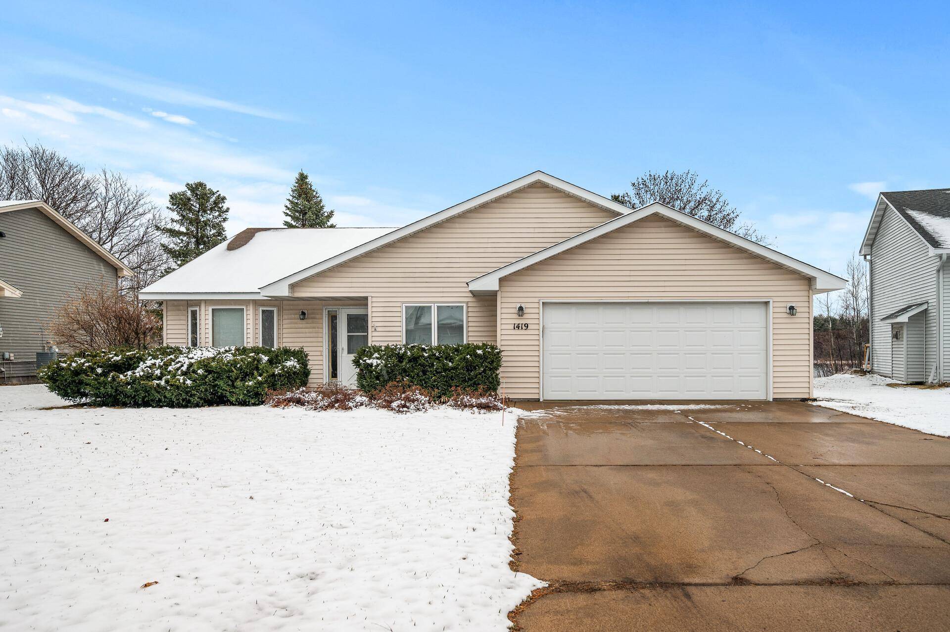 1419 Willow Wood DR SE, Cambridge, MN 55008