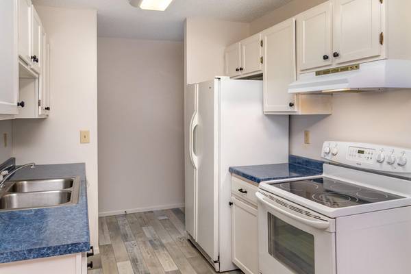 401 E Burnsville Pkwy #203, Burnsville, MN 55337