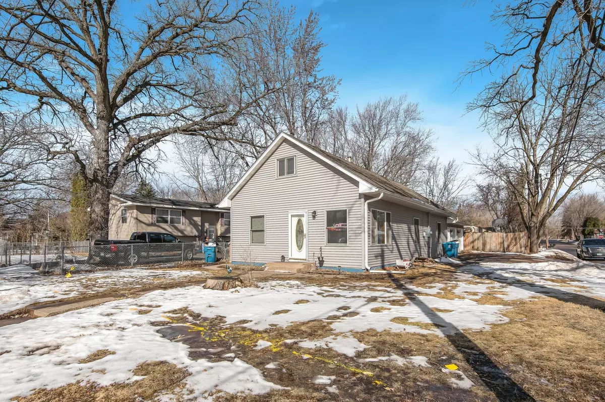 Forest Lake, MN 55025,407 1st AVE NW