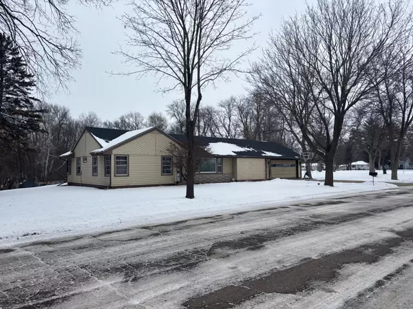 300 W 6th ST, Litchfield, MN 55355