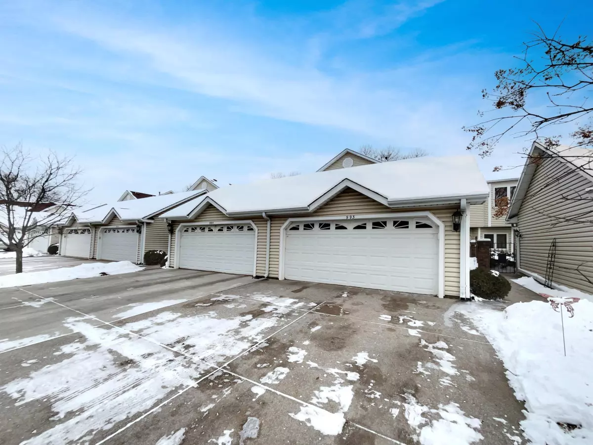 Shoreview, MN 55126,993 Hill CT