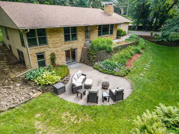 1429 Skiles LN, Arden Hills, MN 55112