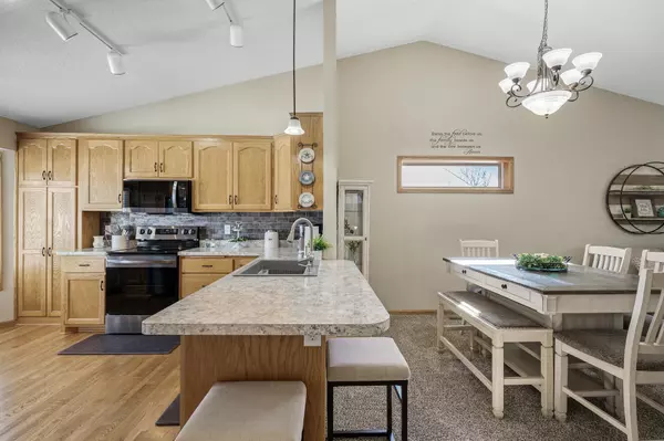 906 Shady Ridge LN Braham, MN 55006