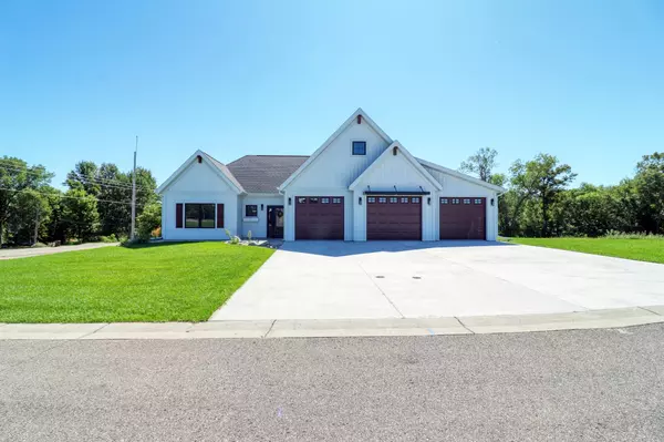 102 Altavista DR, Detroit Lakes, MN 56501