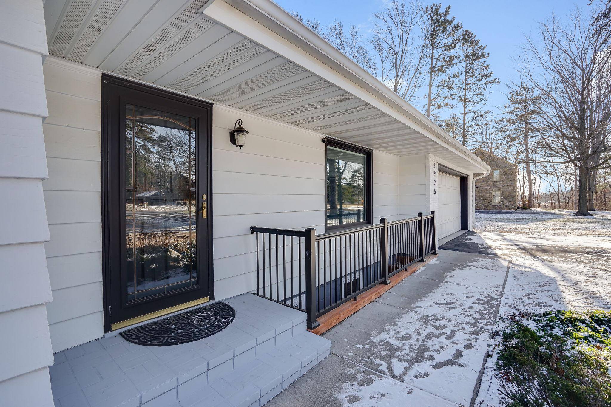 Minnetonka, MN 55305,3925 Shady Oak RD