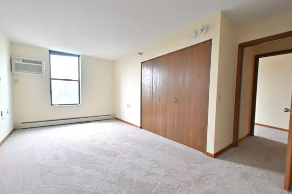 Golden Valley, MN 55427,7600 Golden Valley RD #510