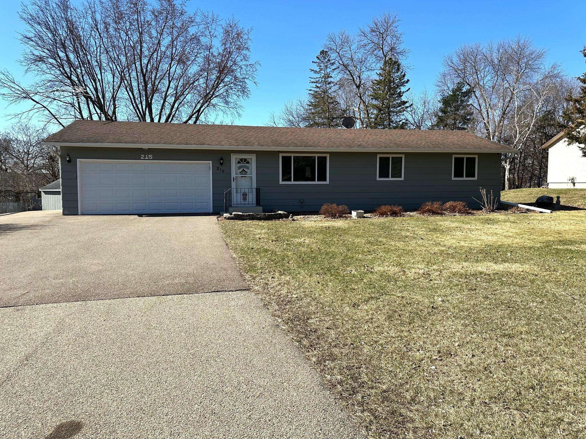 215 Victoria DR, Chaska, MN 55318