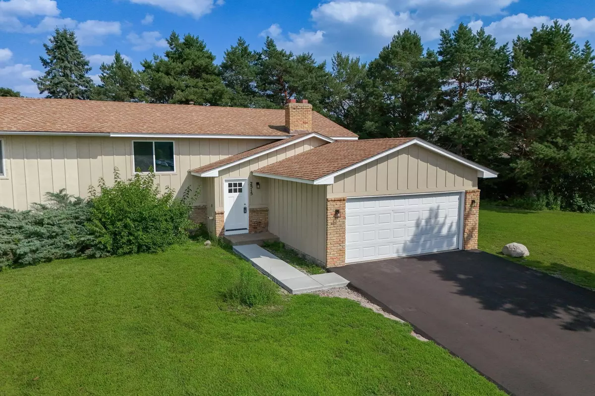 Minnetonka, MN 55305,2515 Royals DR