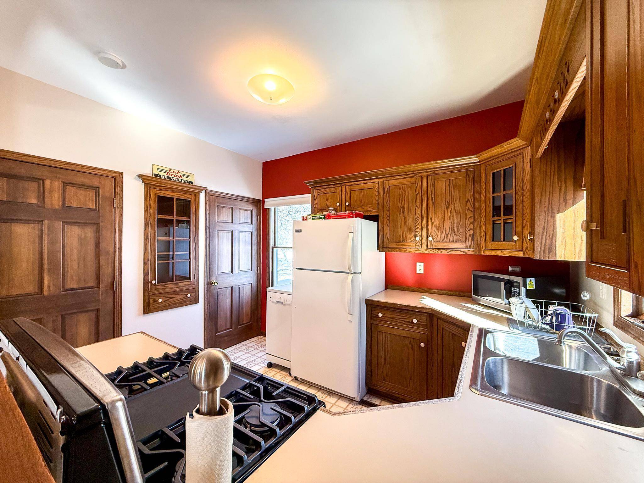 Vernon Center, MN 56090,107 Oak ST S
