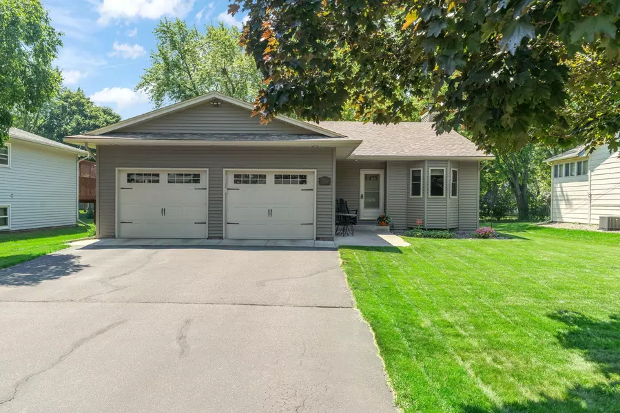 734 Hiawatha AVE, Vadnais Heights, MN 55127