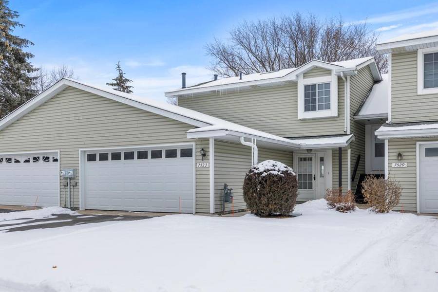 7523 15th Street LN N, Oakdale, MN 55128