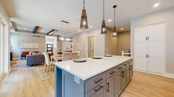 Minnetonka, MN 55343,5750 Shady Oak RD S