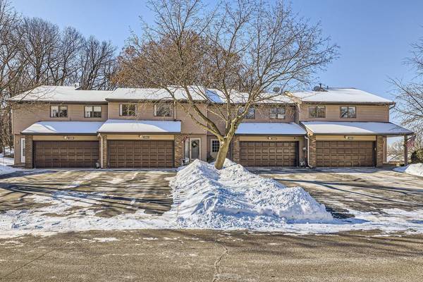 2354 Springside DR E, Maplewood, MN 55119