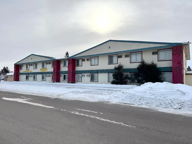 806 3rd ST NW, Roseau, MN 56751
