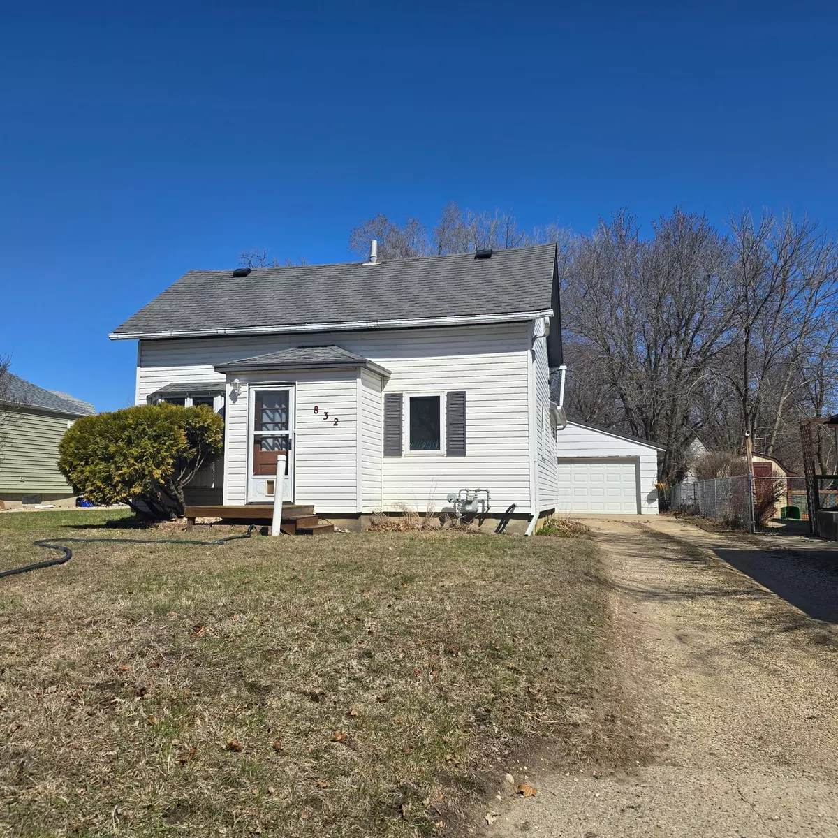 Worthington, MN 56187,832 Godfrey ST