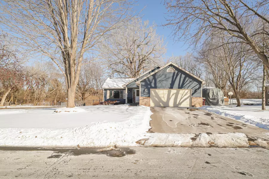 8018 Dawn AVE, Inver Grove Heights, MN 55076