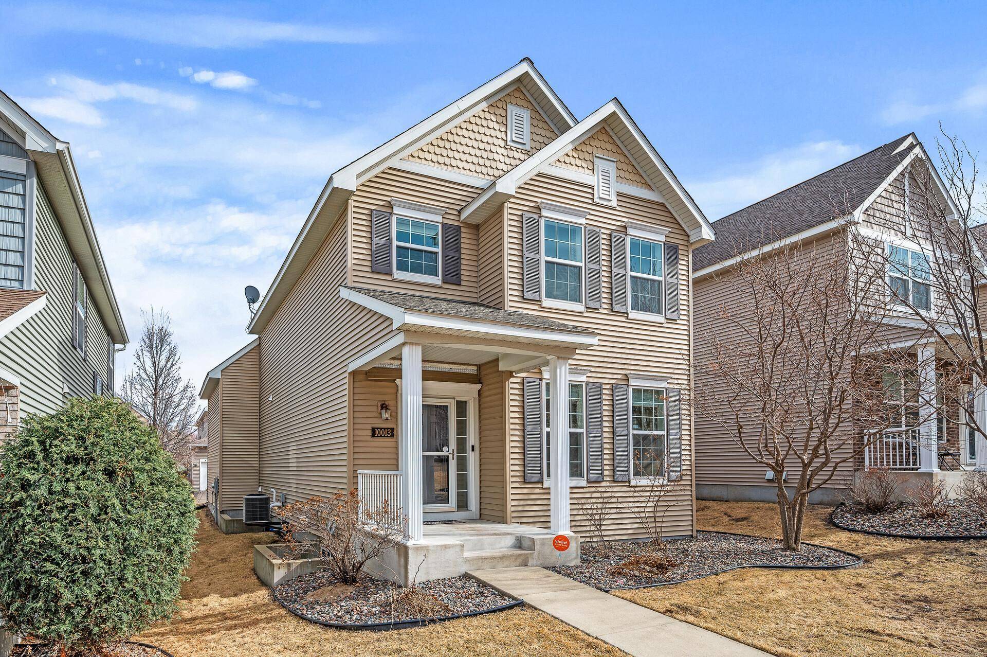 10013 Gentian DR, Eden Prairie, MN 55347