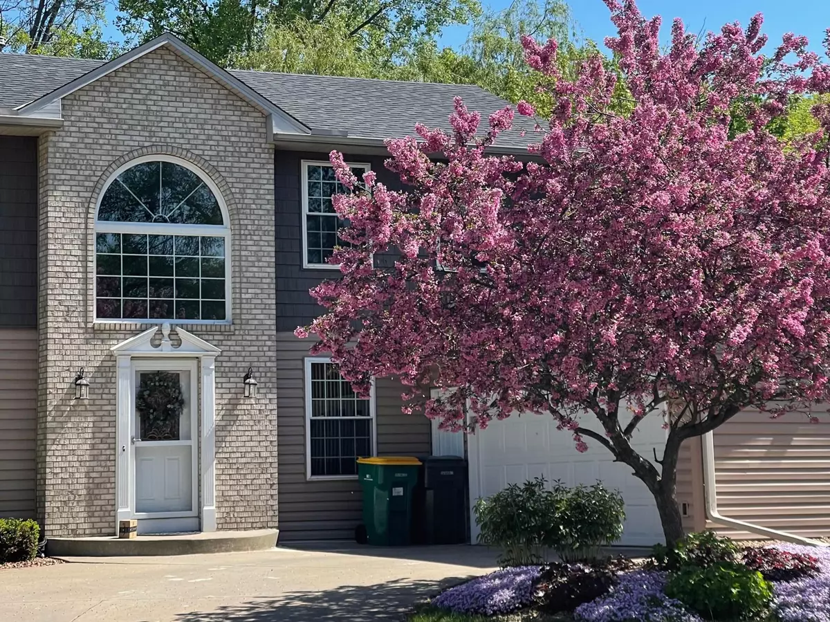 Vadnais Heights, MN 55127,4182 Hemlock LN