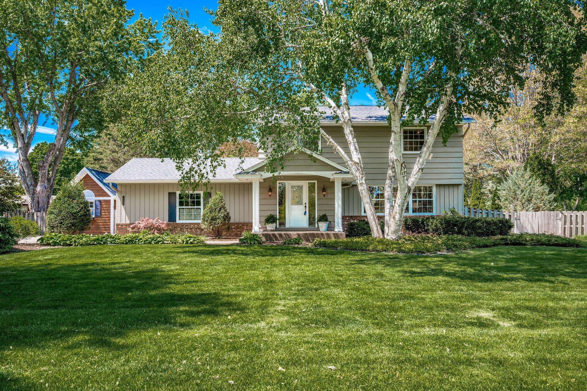2135 Shadyview Lane N, Plymouth, MN 55447