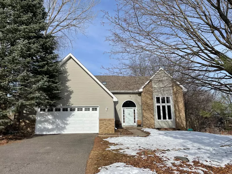 8948 Pinehurst RD, Woodbury, MN 55125