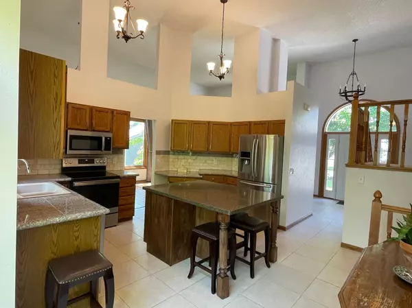 Woodbury, MN 55125,8948 Pinehurst RD