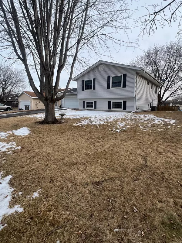 5563 W 137th ST, Savage, MN 55378